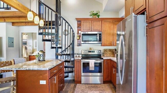 Building Photo - 1284