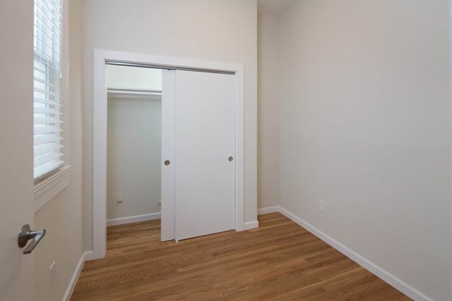 Building Photo - 1 bedroom in San Francisco CA 94110