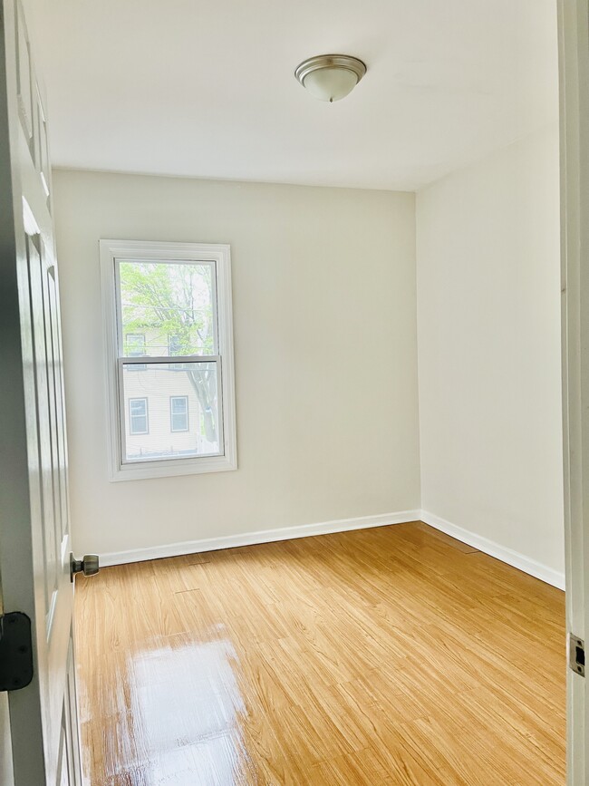Building Photo - 157 N 16th St