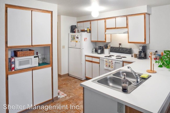 Building Photo - 3 br, 2 bath Apartment - 205 N. Gun Club Road