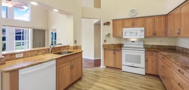 Building Photo - 384 Pindo Palm Dr