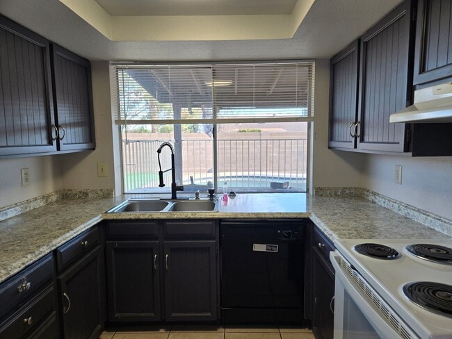 Building Photo - Beautiful 3 Bed 1.75 bath Corner lot, with...