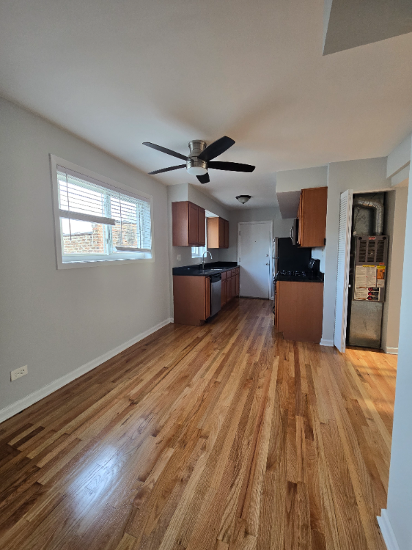 Building Photo - 2214 W Touhy Ave