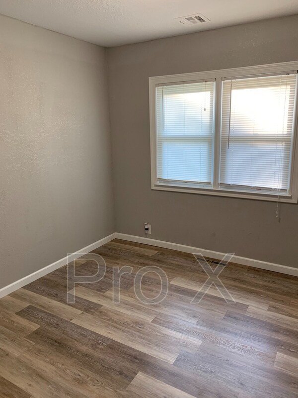 Foto del edificio - 903 W 3rd St