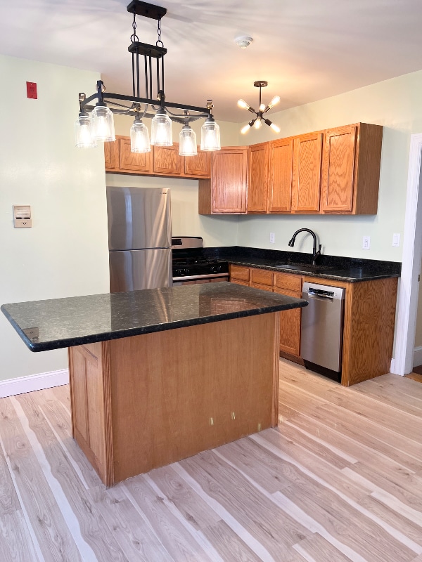 Building Photo - 81-83 America St