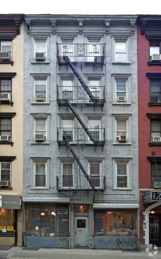 Fotografía del edificio - 127 E 7th St