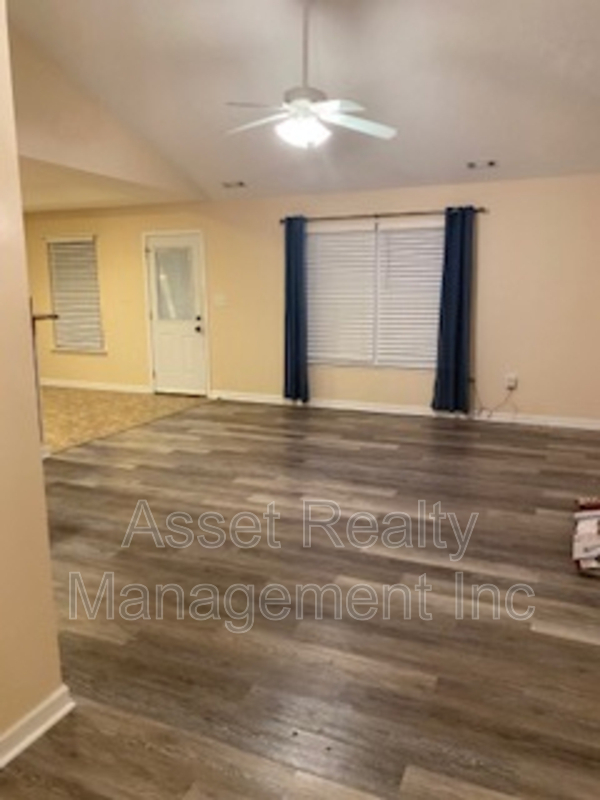Building Photo - 801 Colonial Estates Way