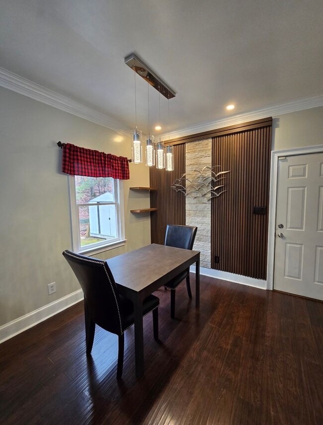 Building Photo - 117 E Clinton Dr SW