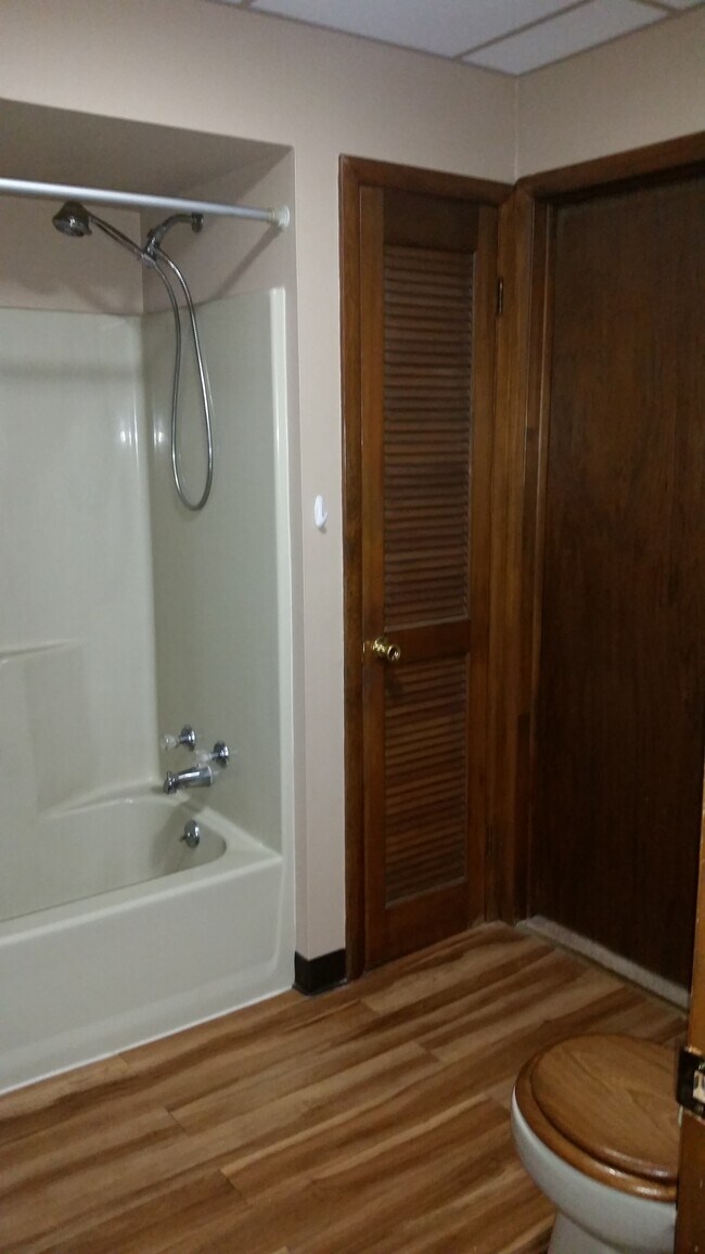 bath - 1286 Exeter Ave