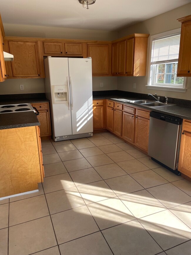 Building Photo - 512 Victoria Manor Dr