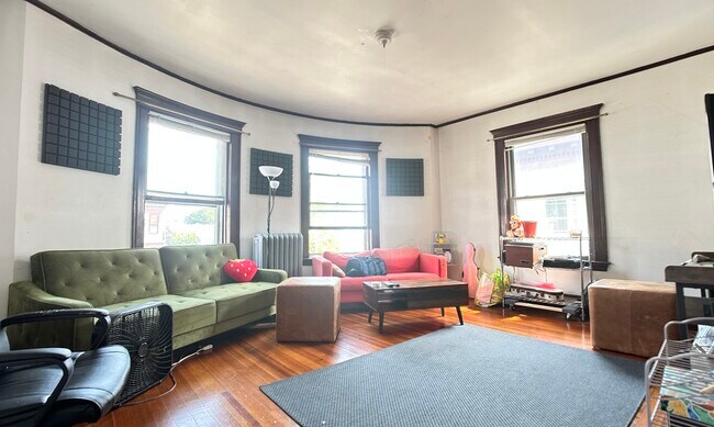 Foto del edificio - 319 Faneuil St