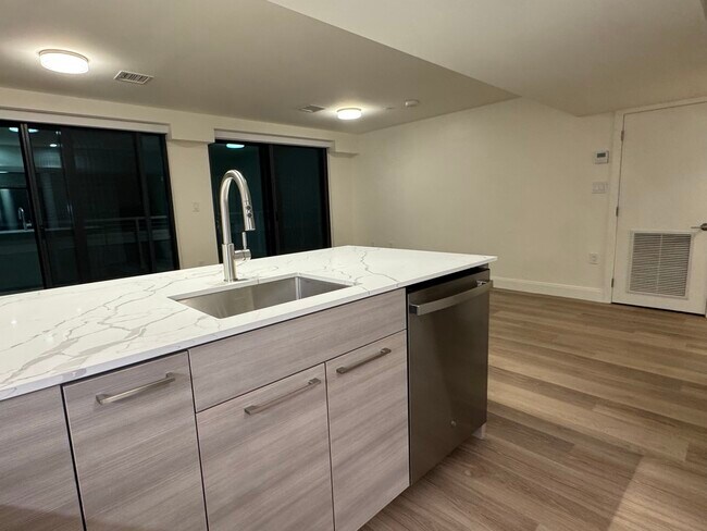 Foto del edificio - 1065 Commonwealth Ave