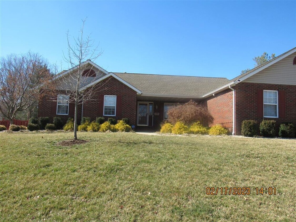 Primary Photo - Lovely Home in O'Fallon
