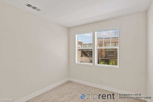 Building Photo - 3 br, 3.5 bath Townhome - 123 Branta Cmn, ...