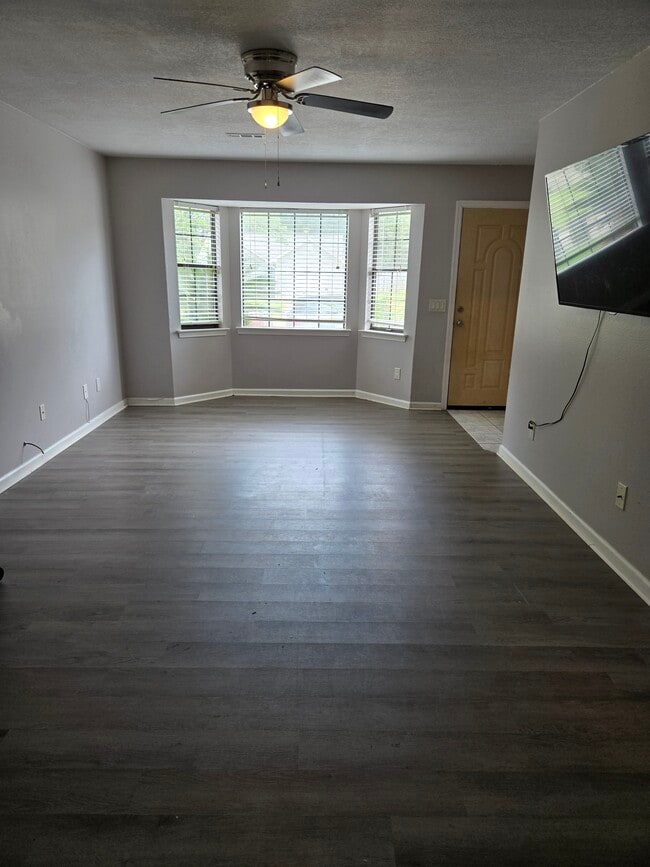Building Photo - 208 Edith Way