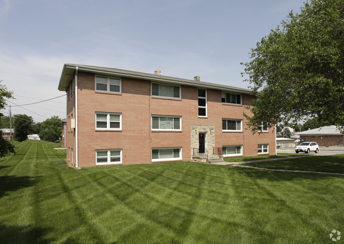 Primary Photo - 1818 N 73rd St
