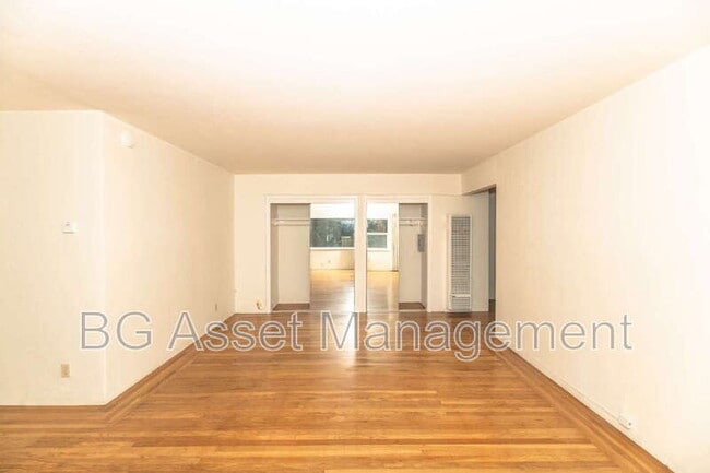 Photo - 846 York St Apartment