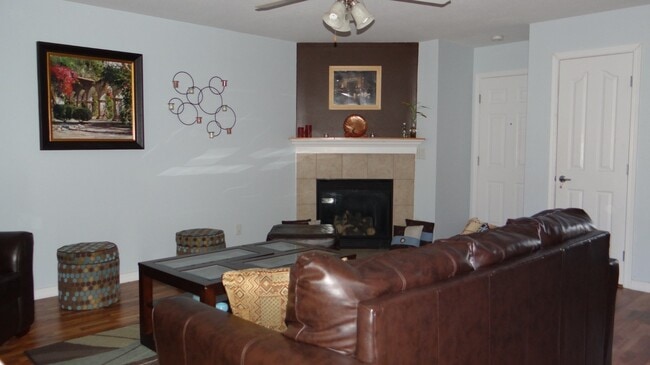 Building Photo - 806 Cobblefield Rd