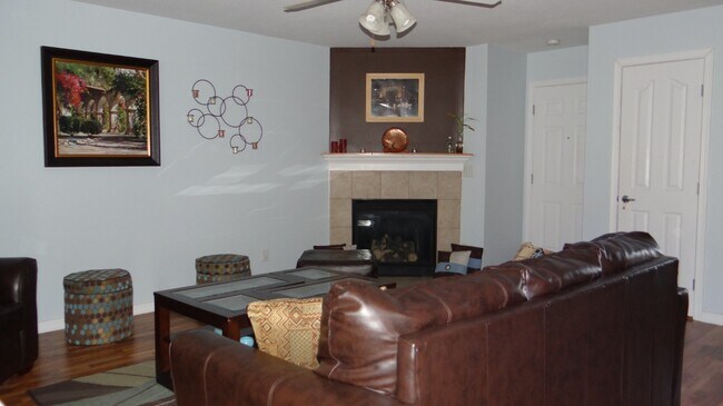 Foto del edificio - 806 Cobblefield Rd