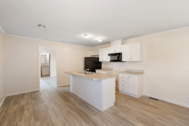 Building Photo - 4418 E Daisy Ln