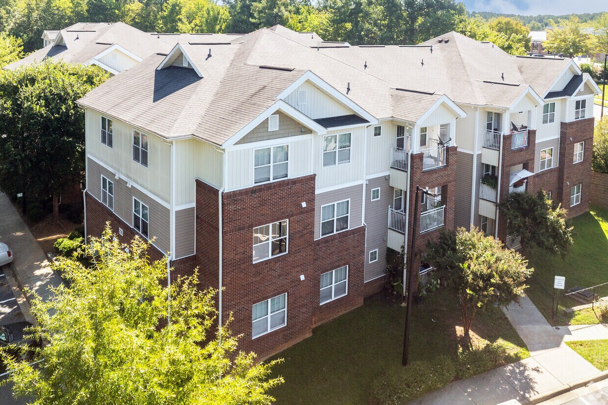 Foto principal - Hampton Pointe Apartments