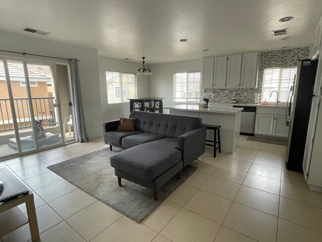 Building Photo - 2 Bedroom Condo in Otay Ranch