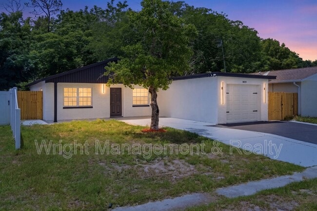 Building Photo - 3029 Corona Dr