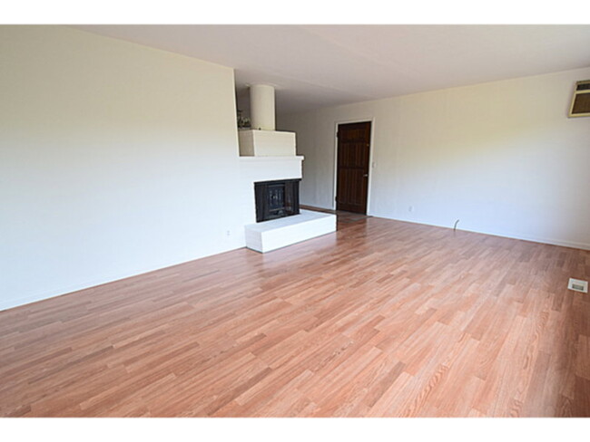 Building Photo - 26 Taylor Dr