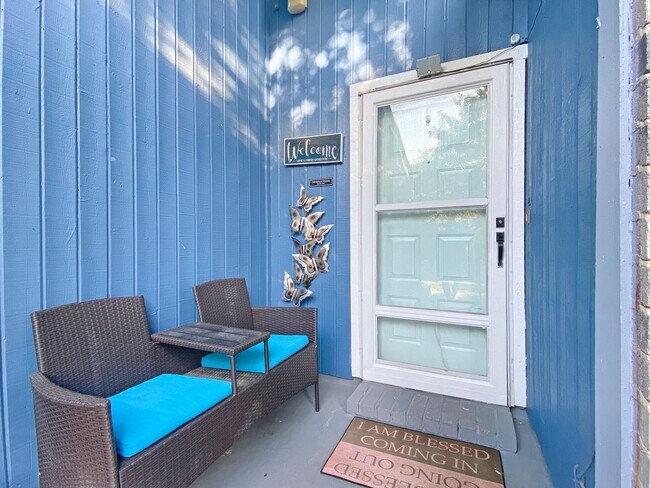 Foto del edificio - Beautifully Maintained 3 bedoom 2 bath Rental Home that Blends Comfort, Modern Convenience, and T...