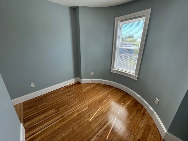 Building Photo - 29 Cameron Ave