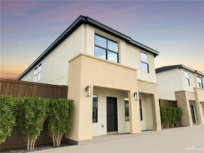 Building Photo - 23 Tyler Ave