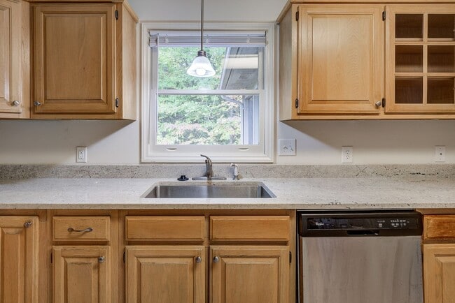 Building Photo - 1312 N Barton St