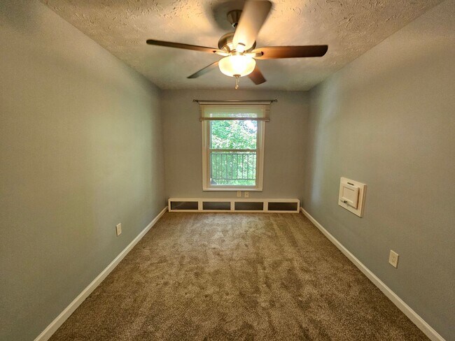 Foto del edificio - 2 bedroom 1 bath apartment located in Bell...