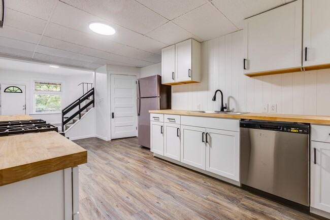 Photo - AVAILABLE NOW - Fully Renovated Mount Wash... House