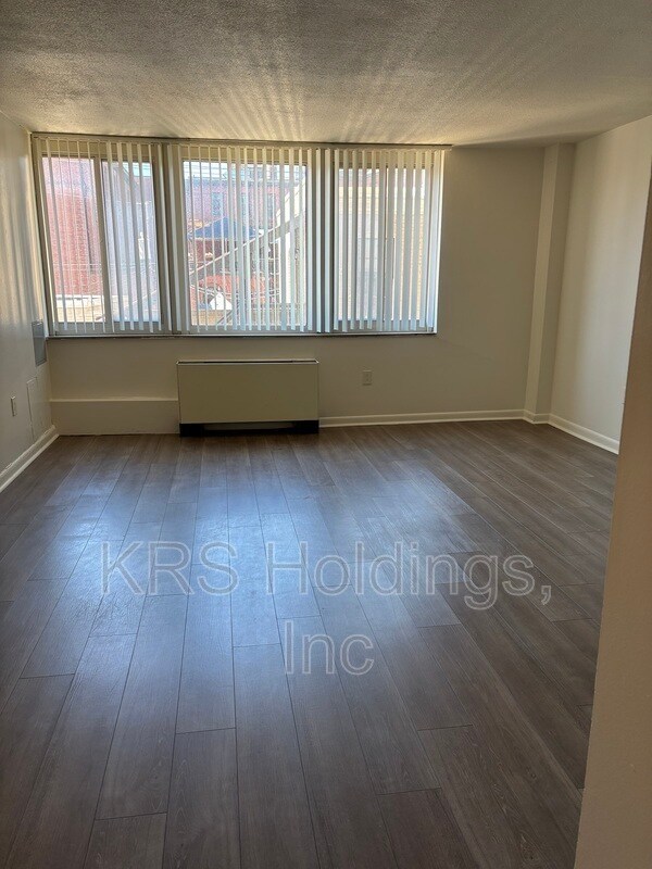 Foto del edificio - 311 W Franklin St
