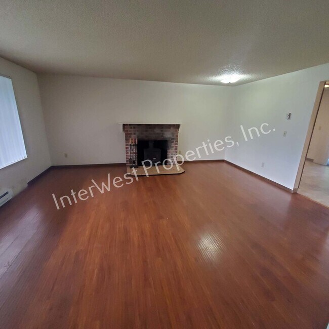 Building Photo - JOHNS01