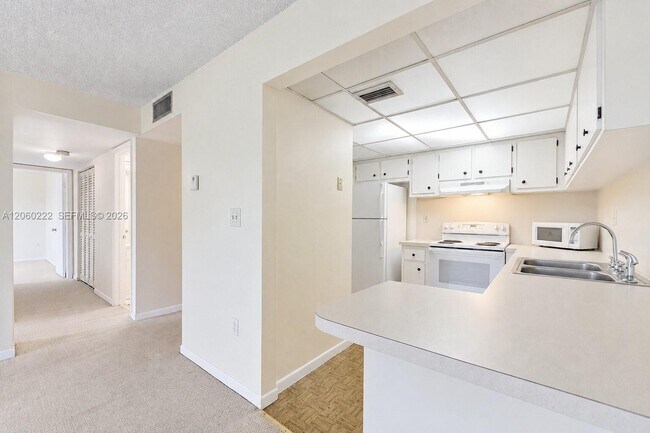 Foto del edificio - 14250 SW 62nd St