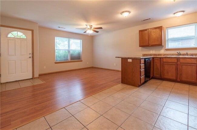 Foto del edificio - 905 Meghan Ct