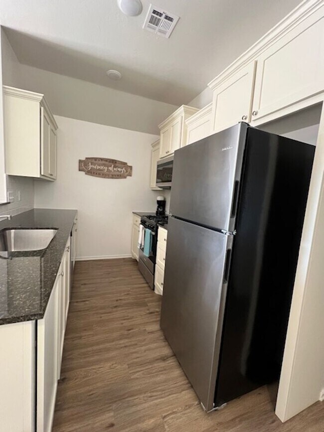 Building Photo - 1209 SW OKLAHOMA UNIT A/B (FULLY FURNISHED...