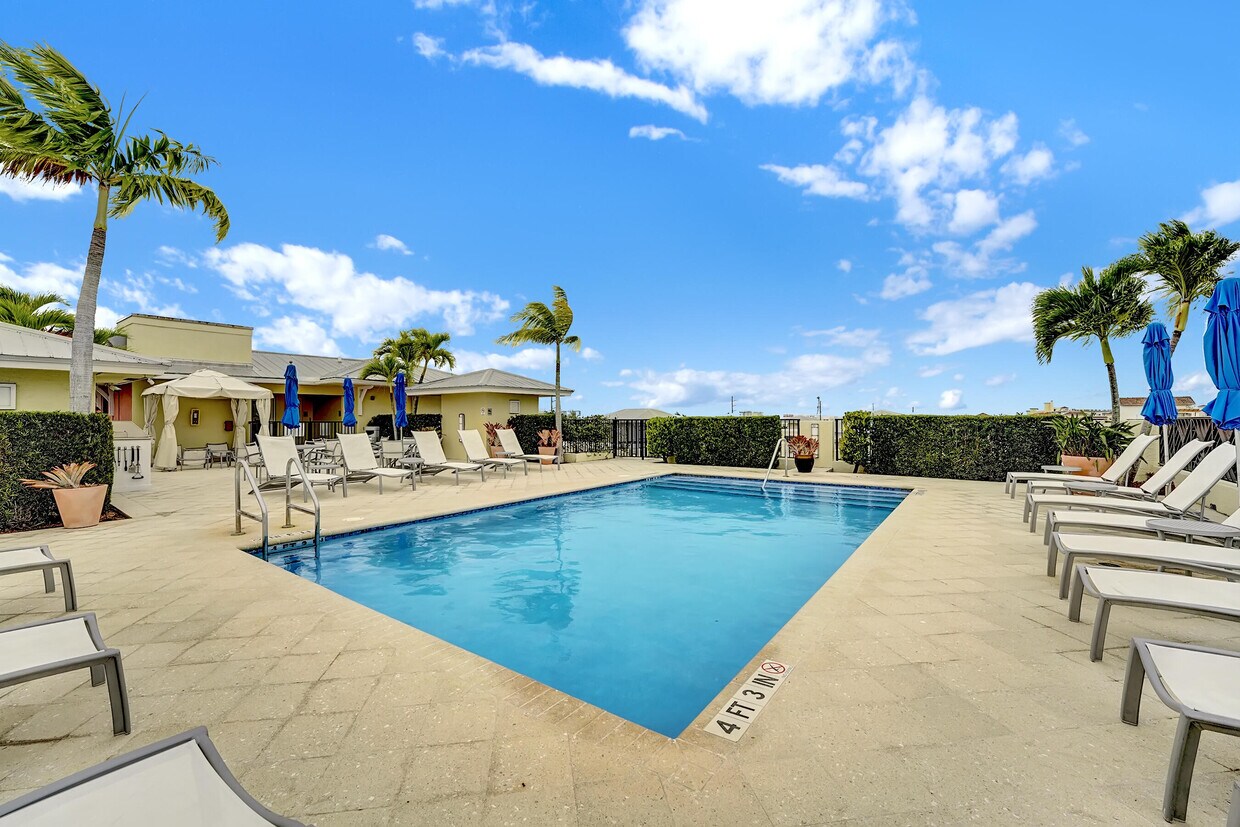 Primary Photo - 225 NE 1st St