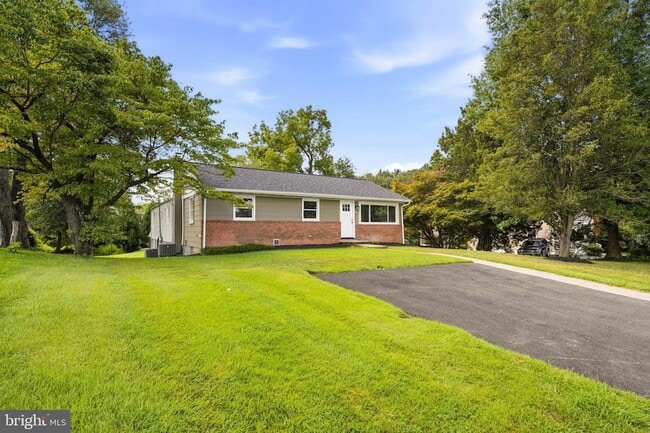 Building Photo - 8643 Ridge Rd