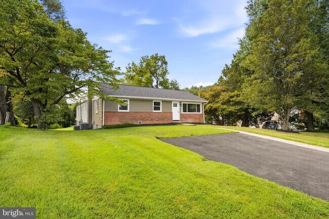 Foto del edificio - 8643 Ridge Rd