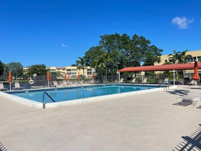 Foto del edificio - 5830 NW 64th Ave