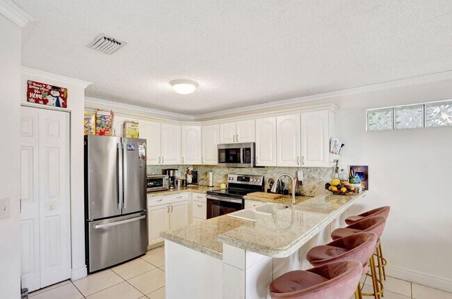 Foto del edificio - 3385 Seabreeze Ln