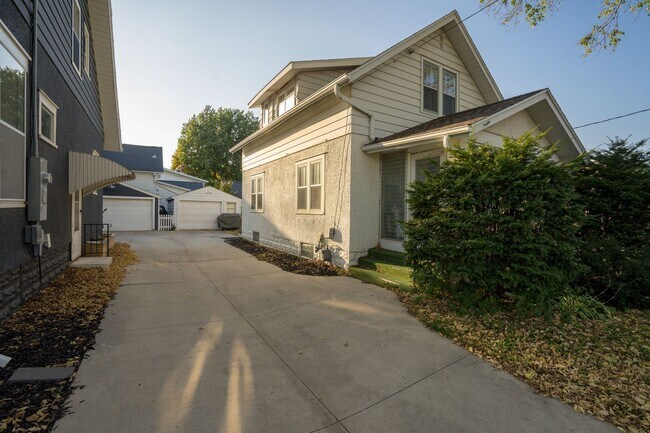 Foto del edificio - 207 7th Ave NW