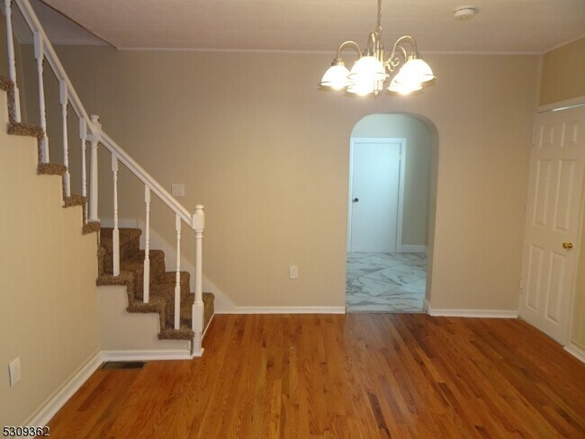 Building Photo - 374 Prospect St