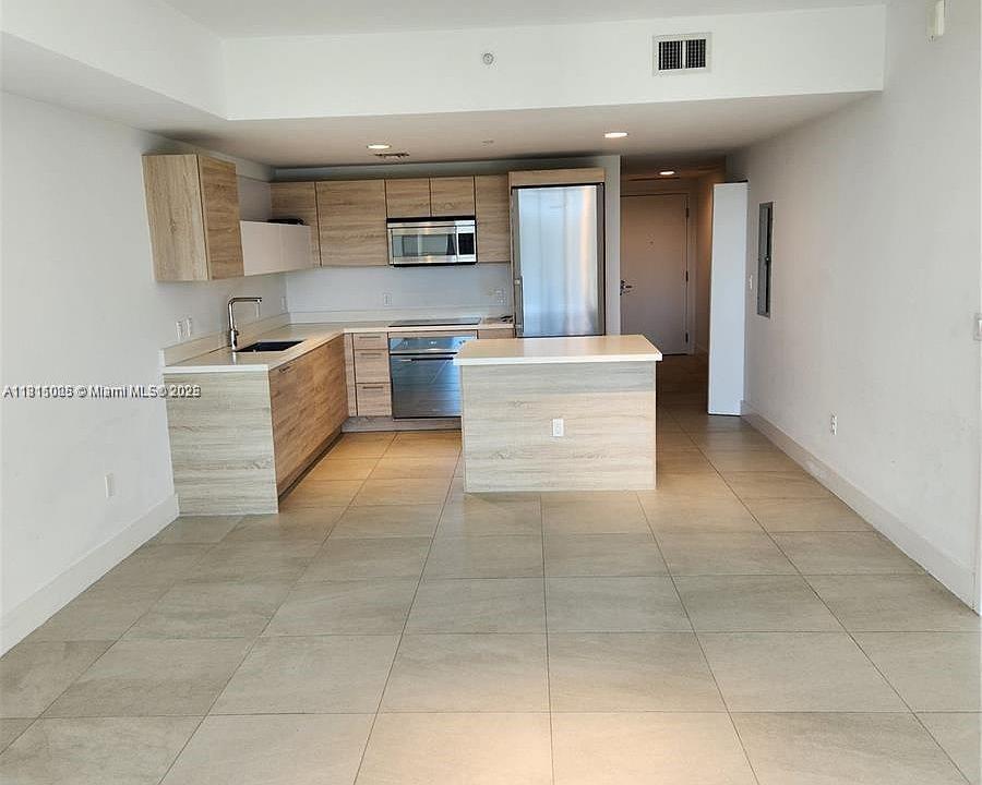 Building Photo - 16385 Biscayne Blvd