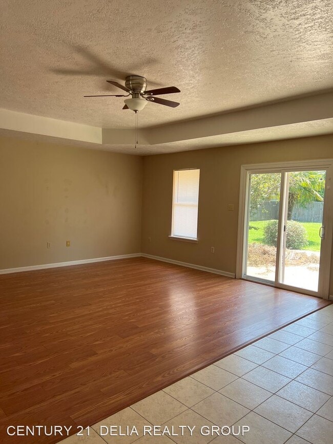 Building Photo - 3 br, 2 bath House - 110 Maverick St.