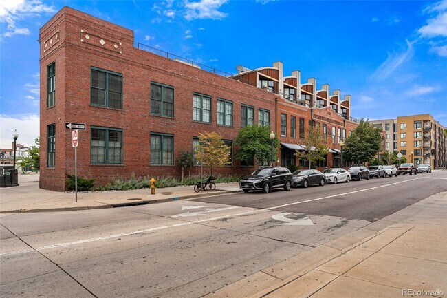 Building Photo - 2441 N Broadway