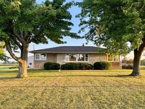 Building Photo - 577 W Glendora Rd